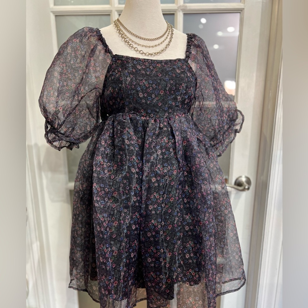 IN LOOM Floral Women’s  Baby Doll Dress in Small & Med. 3 tier, smocked bodice